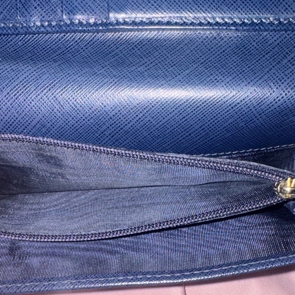 ✅Authentic Salvatore Ferragamo Navy Wallet like new!(code in photo)✅ - Picture 5 of 9
